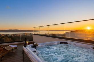 Thumbnail von Luxuriöse Neubauvilla mit Pool, Whirlpool und Panoramablick