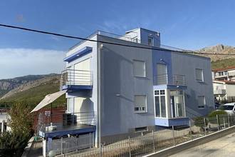 Modernes Haus mit Dachterrasse und Panoramablick