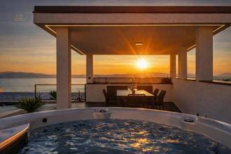 Thumbnail von Moderne Villa mit Swimmingpool und Panorama-Meerblick