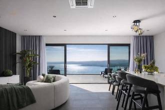 Thumbnail von Moderne Villa mit Swimmingpool und Panorama-Meerblick
