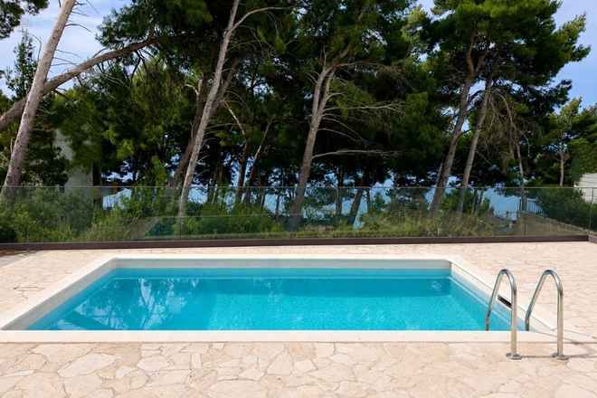Wohnung mit Garten und Swimmingpool, Südseite Insel Hvar