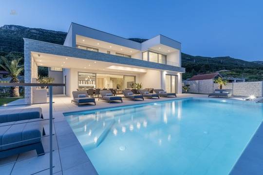 Luxusvilla mit Panorama-Meerblick, Pool und Jacuzzi