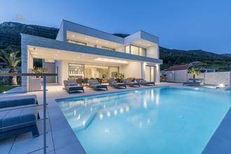 Luxusvilla mit Panorama-Meerblick, Pool und Jacuzzi
