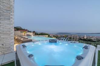 Thumbnail von Luxusvilla mit Panorama-Meerblick, Pool und Jacuzzi