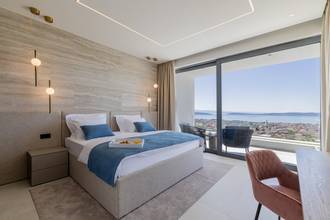 Thumbnail von Luxusvilla mit Panorama-Meerblick, Pool und Jacuzzi