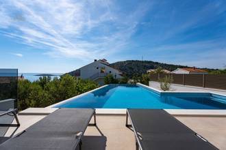 Thumbnail von Rogoznica bölgesinde Panorama deniz manzaralı modern villa ve yüzme havuzu