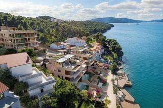 Thumbnail von Birinci deniz hattında çatı terası ve havuzlu penthouse