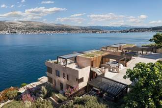 Thumbnail von Birinci Deniz Hattında Modern Penthouse, Çatı Terası ve Topluluk Havuzu ile