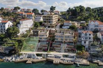 Maisonettewohnung in erster Reihe zum Meer mit privatem Pool