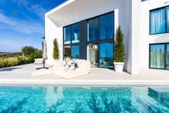 Thumbnail von Luxuriöse Villa mit Swimmingpool und Meerblick
