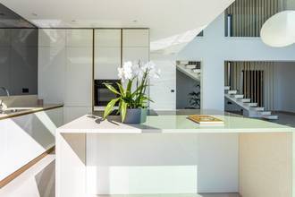 Thumbnail von Luxuriöse Villa mit Swimmingpool und Meerblick