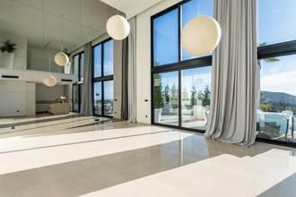 Thumbnail von Luxuriöse Villa mit Swimmingpool und Meerblick