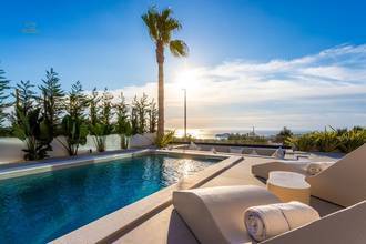 Luxuriöse Villa mit Swimmingpool und Meerblick