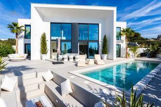 Thumbnail von Luxuriöse Villa mit Swimmingpool und Meerblick