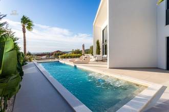 Thumbnail von Luxuriöse Villa mit Swimmingpool und Meerblick