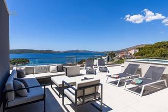 Thumbnail von Modernes Duplex-Penthouse mit Pool und Meerblick