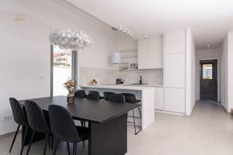 Thumbnail von Modernes Duplex-Penthouse mit Pool und Meerblick