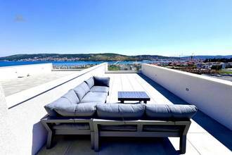 Moderne Wohnung mit Meerblick, Dachterrasse und Pool