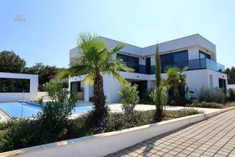 Neue Villa mit Pool und Meerblick, ca. 80 Meter zum Meer