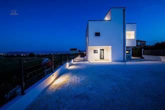 Thumbnail von Moderne Villa mit Swimmingpool und Meerblick