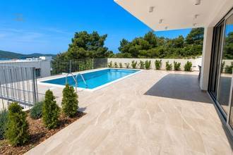 Thumbnail von Luxusvilla mit Pool und Panorama-Meerblick, Region Sibenik