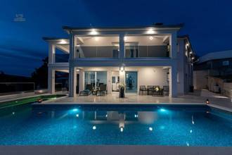 Thumbnail von Luxusvilla mit Infinity-Pool in Panoramalage