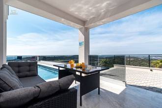 Thumbnail von Luxusvilla mit Infinity-Pool in Panoramalage