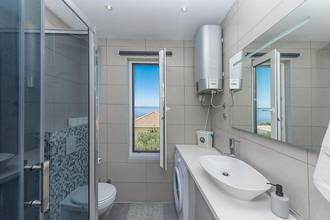 Thumbnail von Moderne Villa mit Panorama-Meerblick und Pool