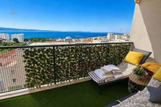 Wohnung mit Meerblick und Loggia