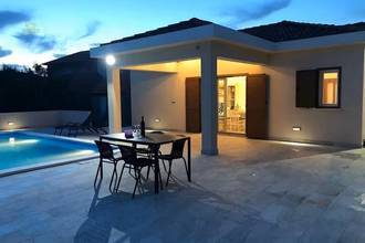 Thumbnail von Freistehender Bungalow mit Swimmingpool und Meerblick