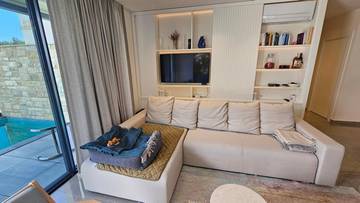 Thumbnail von Moderne Erdgeschosswohnung mit Pool, Garten und Meerblick