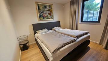 Thumbnail von Moderne Erdgeschosswohnung mit Pool, Garten und Meerblick