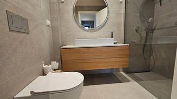 Thumbnail von Moderne Erdgeschosswohnung mit Pool, Garten und Meerblick