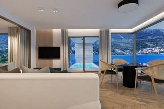 Thumbnail von Luxusapartment mit Pool, Garten und Meerblick