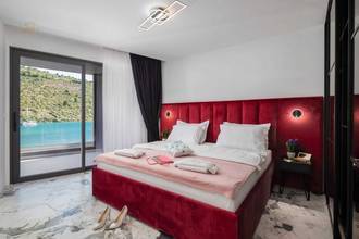 Thumbnail von Moderne Villa direkt am Meer, Region Rogoznica