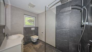 Thumbnail von Hochwertiges Zweifamilienhaus in unverbaubarer Aussichtslage