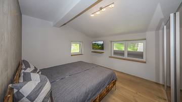 Thumbnail von Hochwertiges Zweifamilienhaus in unverbaubarer Aussichtslage