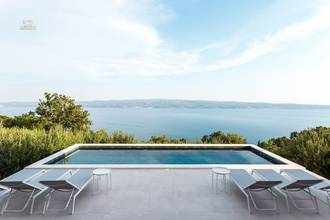 Einzigartige Villa mit Pool und Meerblick, Omis Riviera
