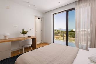 Thumbnail von Moderne Luxusvilla mit Pool und Meerblick