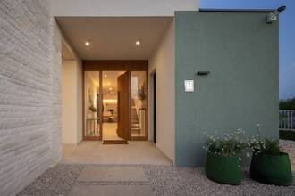 Thumbnail von Moderne Luxusvilla mit Pool und Meerblick