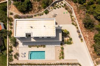 Thumbnail von Moderne Luxusvilla mit Pool und Meerblick