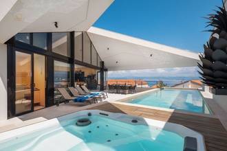 Thumbnail von Moderne Villa mit Meerblick, Swimmingpool und Jacuzzi