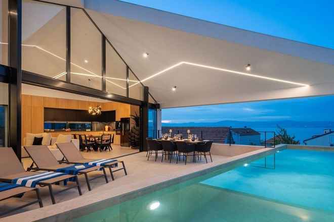 Moderne Villa mit Meerblick, Swimmingpool und Jacuzzi