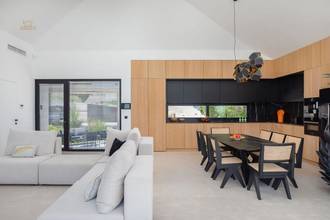 Thumbnail von Moderne Villa mit Meerblick, Swimmingpool und Jacuzzi
