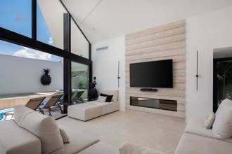 Thumbnail von Moderne Villa mit Meerblick, Swimmingpool und Jacuzzi
