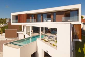 Thumbnail von Moderne Luxusvilla mit Infinity-Pool und Meerblick