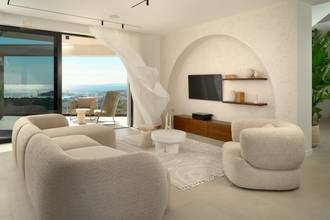 Thumbnail von Moderne Luxusvilla mit Infinity-Pool und Meerblick
