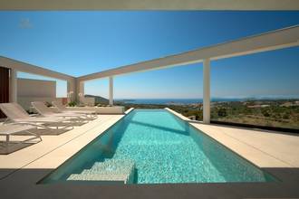 Thumbnail von Moderne Luxusvilla mit Infinity-Pool und Meerblick