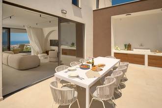 Thumbnail von Moderne Luxusvilla mit Infinity-Pool und Meerblick