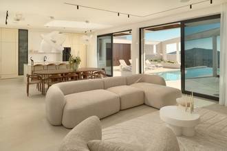 Thumbnail von Moderne Luxusvilla mit Infinity-Pool und Meerblick